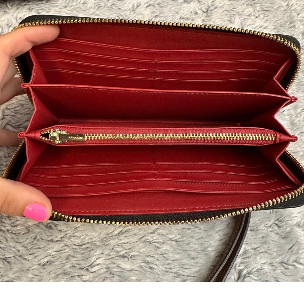 Coach Horse and Carriage Black Pebbeled Leather Long Zip Around Wallet - Picture 5 of 7